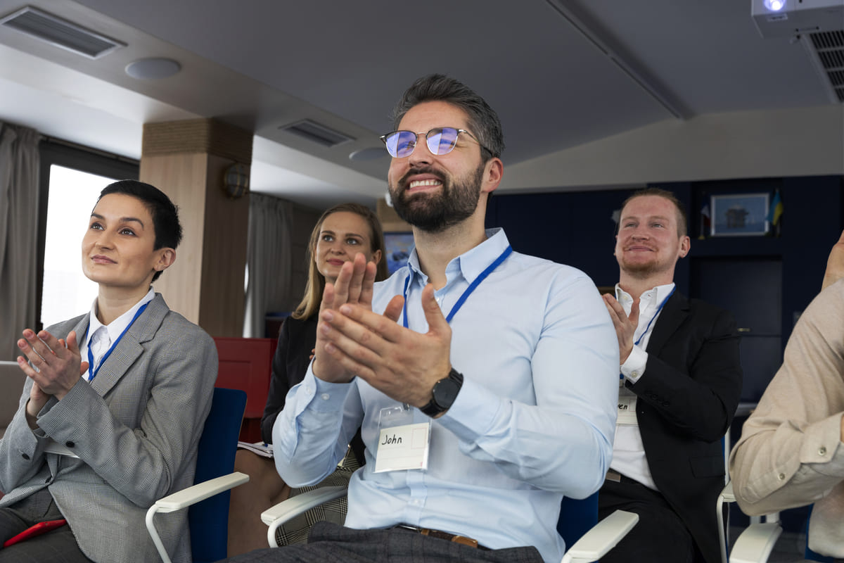 Come Utilizzare Eventi e Conferenze per la Strategia di Ufficio Stampa dell'Azienda