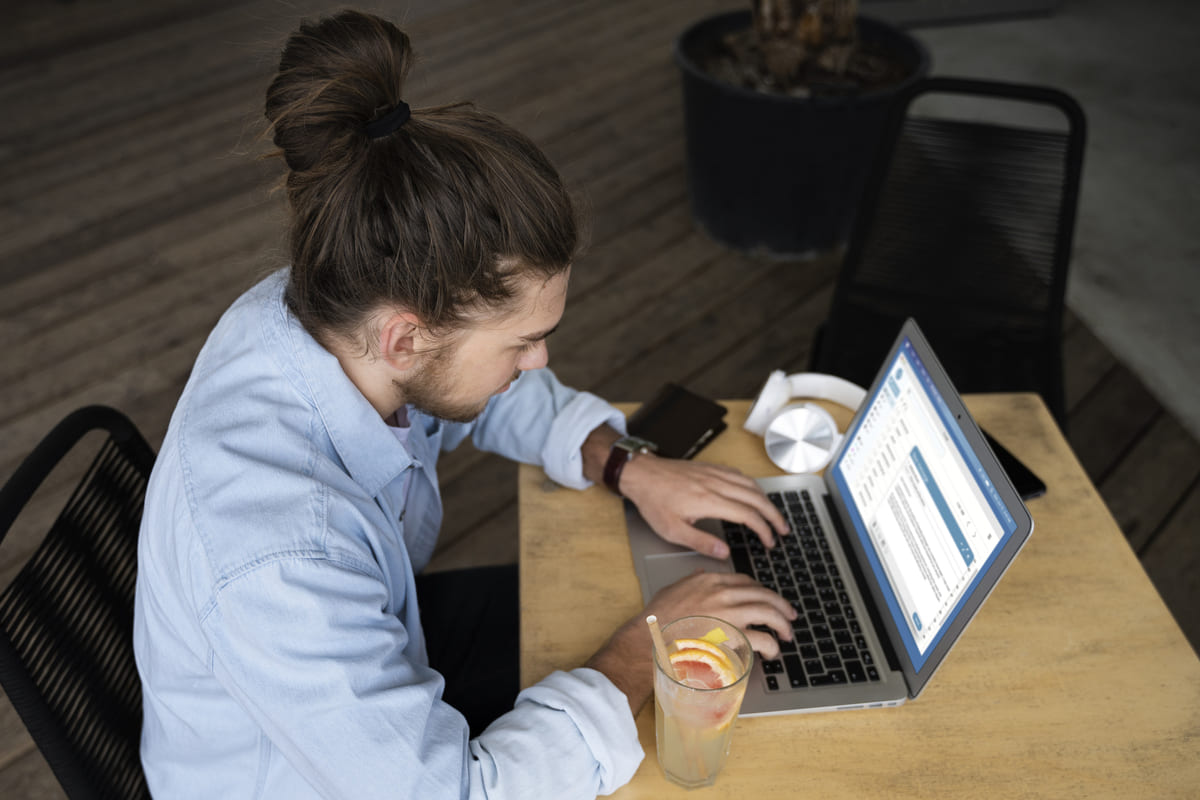 Come utilizzare LinkedIn Ads per aumentare le vendite della vostra azienda B2B