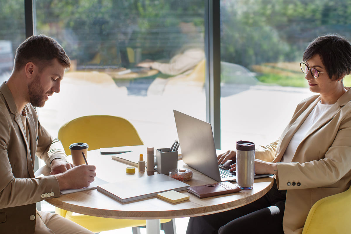 Come utilizzare LinkedIn per promuovere la vostra attività di servizi B2B