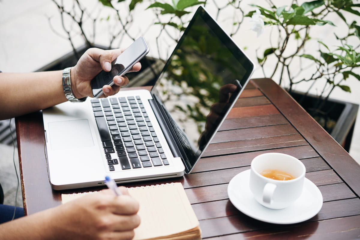 Come utilizzare WhatsApp Business per comunicare con i clienti dell'industria