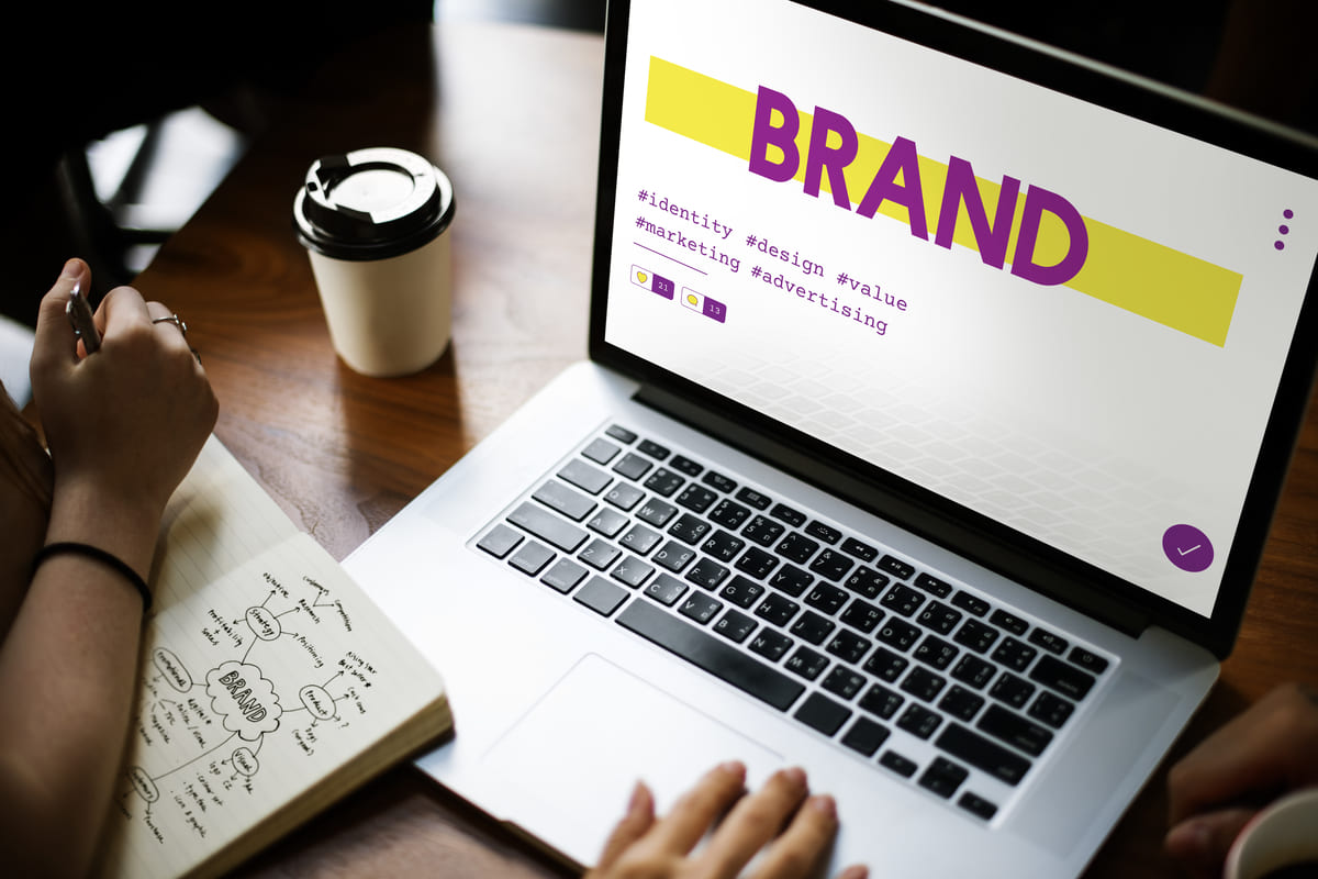 Le migliori pratiche per creare una strategia di marketing di branding per negozi al dettaglio